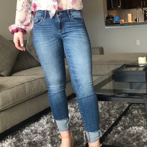Cropped Hidden Brand Blue Jeans Size 28